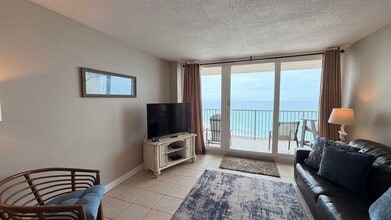 7205 Thomas Dr in Panama City Beach, FL - Building Photo - Building Photo