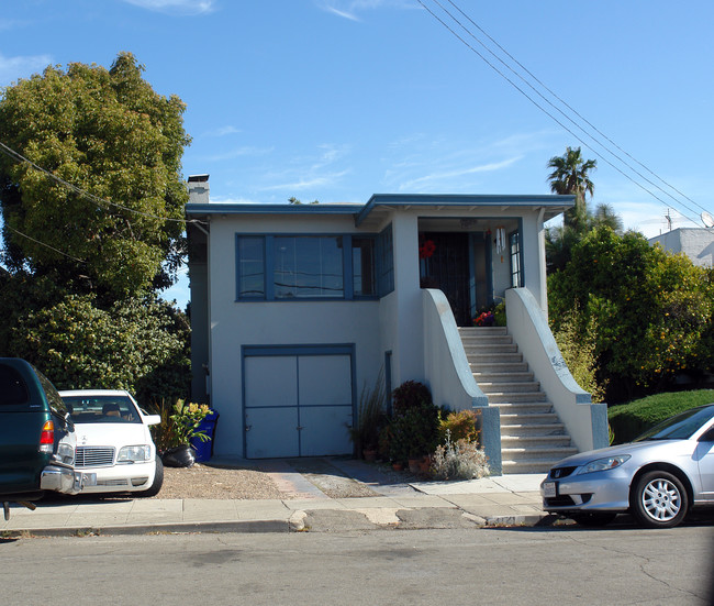 3121 Nevin Ave in Richmond, CA - Foto de edificio - Building Photo