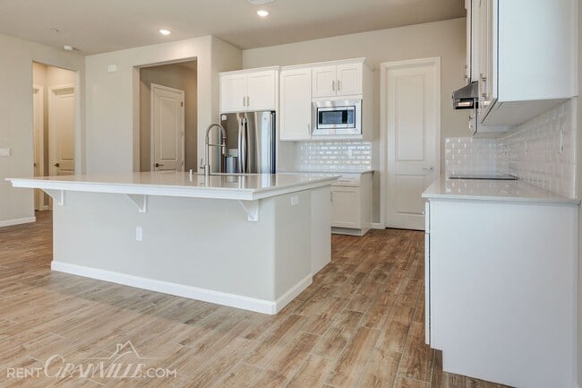 325 Clovis Ave in Clovis, CA - Building Photo - Building Photo