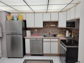 251 174th St, Unit 1208 in Sunny Isles Beach, FL - Building Photo - Building Photo