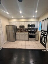 2824 Edgecombe Cir S in Baltimore, MD - Foto de edificio - Building Photo