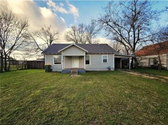 property at 205 N Rusk St