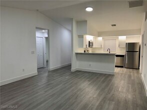 6016 Lacota Ave in Ft. Myers, FL - Building Photo - Building Photo