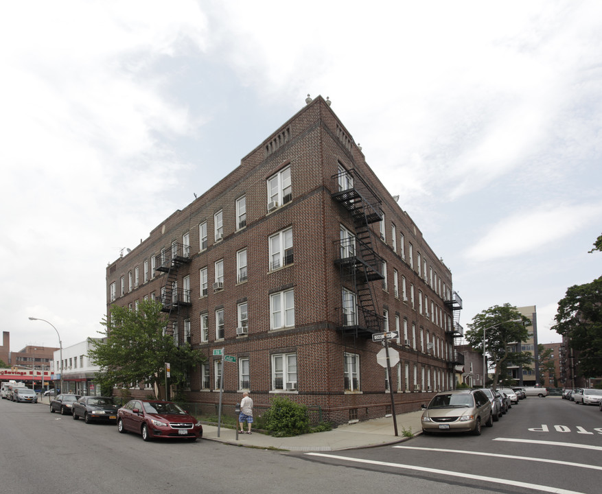 1313 E 16th St in Brooklyn, NY - Building Photo