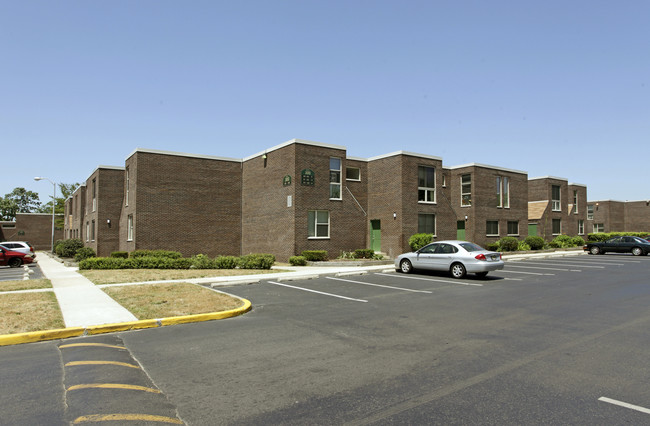 Oakview Apartments in Millville, NJ - Foto de edificio - Building Photo