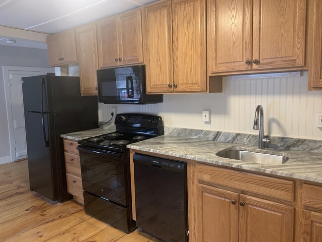 190 Russell St in Hadley, MA - Building Photo - Building Photo