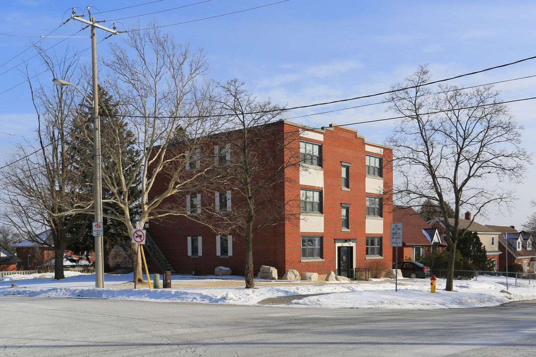 458 East Ave in Kitchener, ON - Building Photo