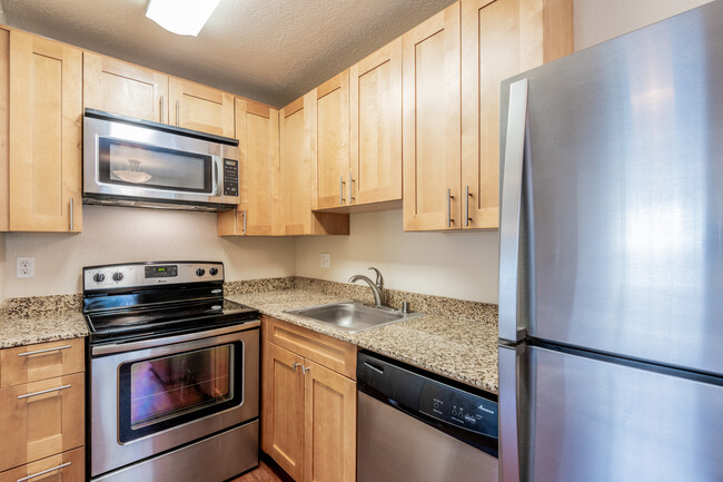 Riverbridge Apartments in Sacramento, CA - Building Photo - Interior Photo