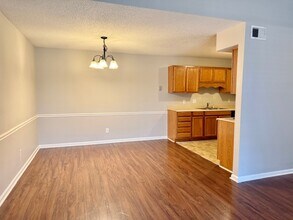 1219 Brittany Dr in Florence, SC - Foto de edificio - Building Photo