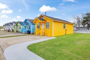 11357 Gil Rodriguez Lp W in Houston, TX - Building Photo