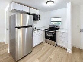 4605 N Hubert Ave in Tampa, FL - Building Photo