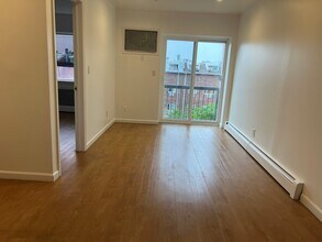 5505 98th St in Corona, NY - Building Photo - Interior Photo