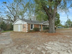 526 Woodlore Dr in Chickasaw, AL - Building Photo - Building Photo