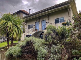 166 16th Ave, Unit Unit B in Seattle, WA - Building Photo