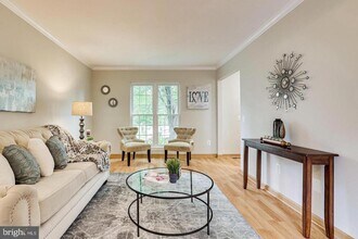 13491 Old Dairy Ct in Herndon, VA - Building Photo - Building Photo