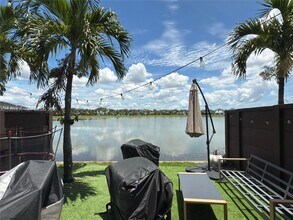 9113 NW 159th St in Miami Lakes, FL - Building Photo - Building Photo