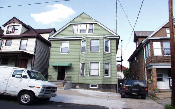 338 75th St in North Bergen, NJ - Foto de edificio - Building Photo