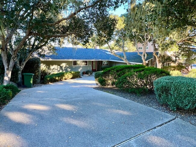 716 Toyon Dr in Monterey, CA - Building Photo - Building Photo