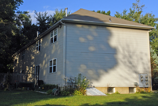 Colonial Woods Apartments in Guilderland, NY - Foto de edificio - Building Photo