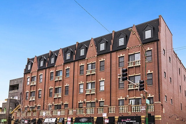 property at 1400 W Grand Ave