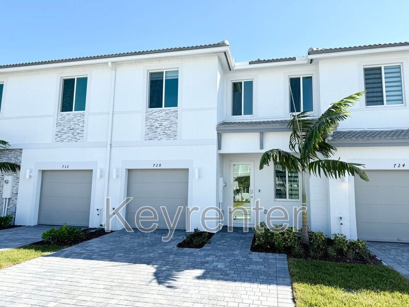 728 SE 13th St Cir in Homestead, FL - Building Photo