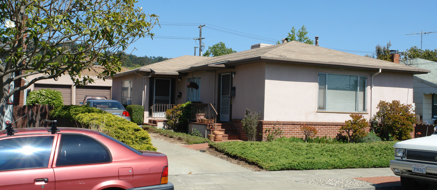 920 Liberty St in El Cerrito, CA - Building Photo