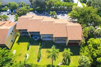 660 Coventry St in Boca Raton, FL - Foto de edificio - Building Photo