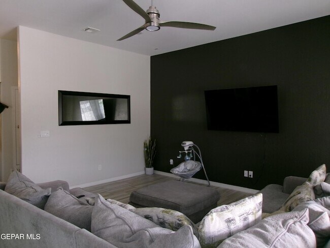 645 La Entrada Cir in Santa Teresa, NM - Building Photo - Building Photo