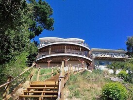 7285 Snake Rd, Unit A in Oakland, CA - Building Photo