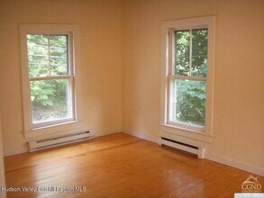 36 Spring St in Chatham, NY - Building Photo - Building Photo