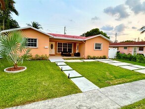 206 SE 3rd Pl in Dania Beach, FL - Building Photo - Building Photo