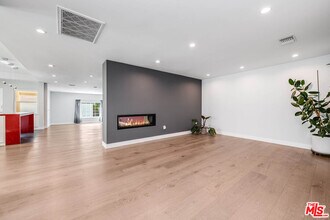 523 E Fairmount Rd in Burbank, CA - Building Photo - Building Photo