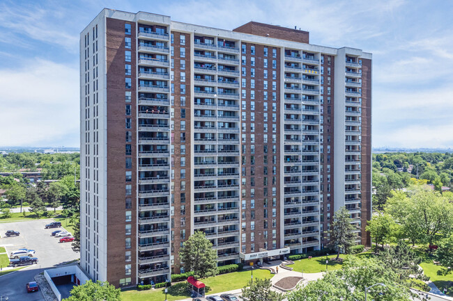 Ross Towers in Brampton, ON - Building Photo - Building Photo