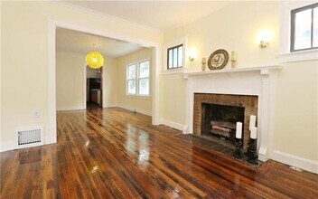5842 Euclid Ave E in Kansas City, MO - Building Photo - Building Photo