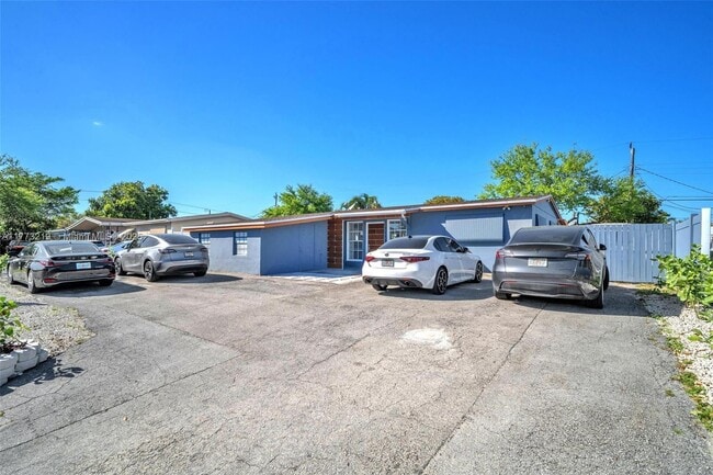 7151 Taft St in Hollywood, FL - Building Photo - Building Photo