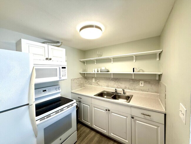 820 NE 17th Ave in Fort Lauderdale, FL - Foto de edificio - Building Photo