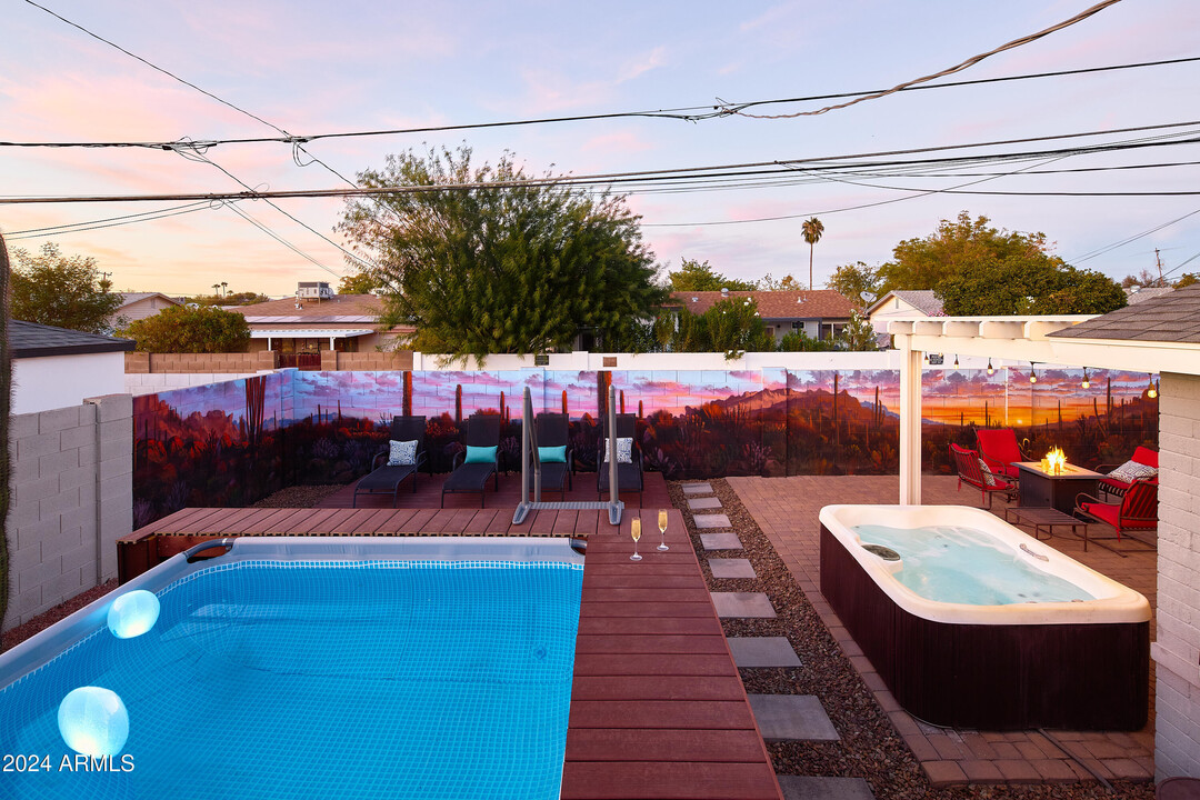 7702 E Verde Ln in Scottsdale, AZ - Foto de edificio