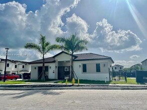 241 SW 159th Dr in Pembroke Pines, FL - Building Photo - Building Photo