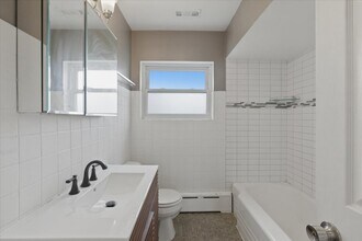 3018 N Whipple St, Unit 2 in Chicago, IL - Foto de edificio - Building Photo