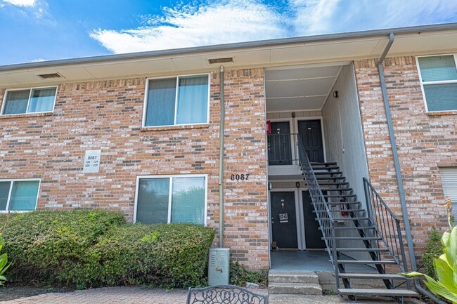 8087 Meadow Rd, Unit 228 in Dallas, TX - Building Photo - Building Photo