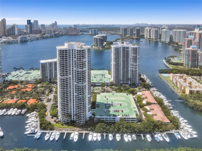 3500 Mystic Pointe Dr, Unit #3503 UPDATED 3 BEDROOM in Aventura, FL - Building Photo - Building Photo