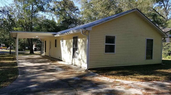 2725 Lake Mary St in Tallahassee, FL - Foto de edificio - Building Photo