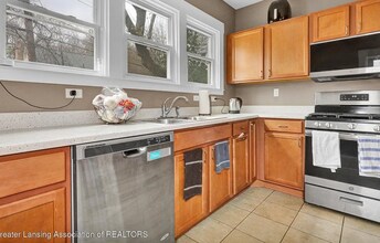 645 Evergreen Ave in East Lansing, MI - Building Photo - Building Photo