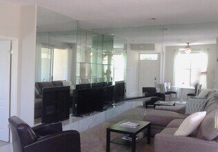 3621 Bernwood Pl, Unit 112 in San Diego, CA - Building Photo - Building Photo