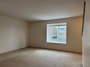 937 N 199th St in Shoreline, WA - Building Photo - Building Photo