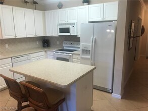 9601 Spanish Moss Way in Bonita Springs, FL - Foto de edificio - Building Photo