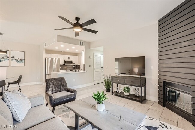 8250 N Grand Canyon Dr, Unit 2051 in Las Vegas, NV - Building Photo - Building Photo