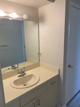 405 N Main St, Unit apt A in Milford, MI - Foto de edificio - Building Photo