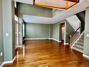 19 Highrose Ridge Way in Middletown, NY - Building Photo - Building Photo