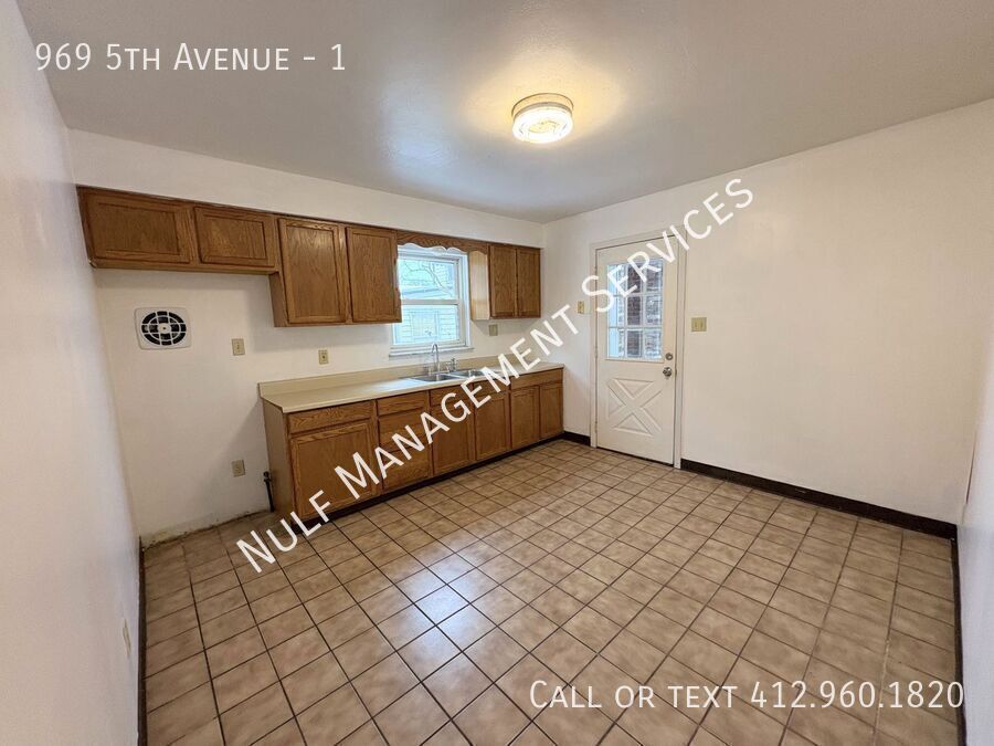969 5th Ave-Unit -1 in East Mckeesport, PA - Foto de edificio